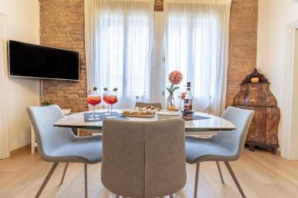 Italian Experience-Riva degli Schiavoni Boutique Apartment - image 17