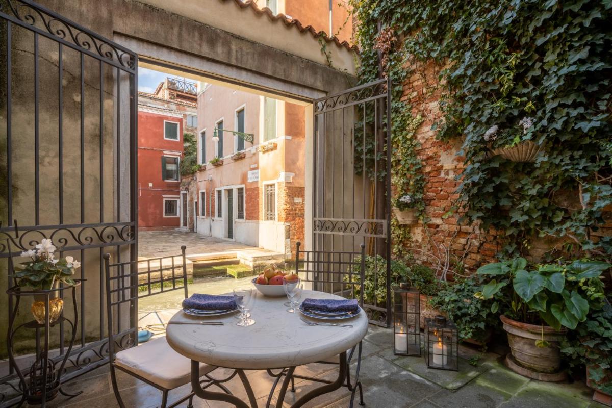 Garden Mansion with Private Mooring R&R - main image