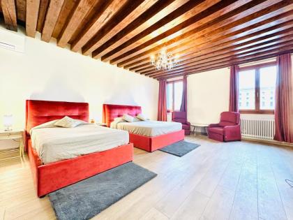 Venice Luxury Suites