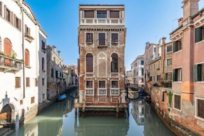 The Venice Red Door Apartment - image 18