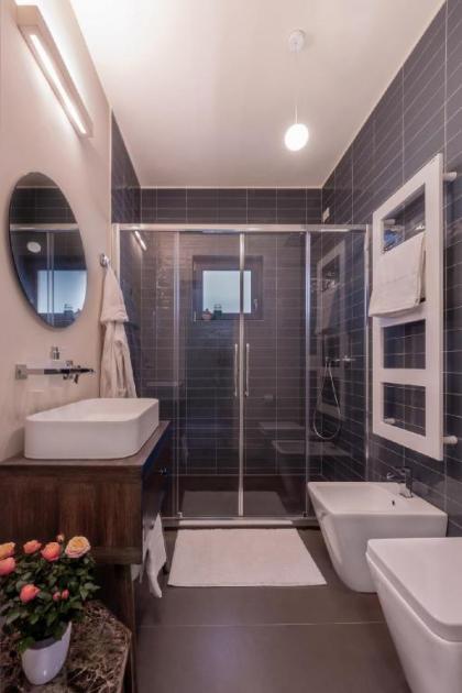 Huge design apartment - image 8