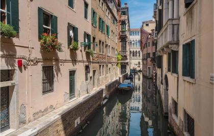 Beautiful Apartment In Venezia With Wifi And 1 Bedrooms 2 - image 11