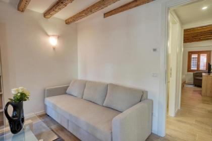 Ecco Suites Apartments - image 9