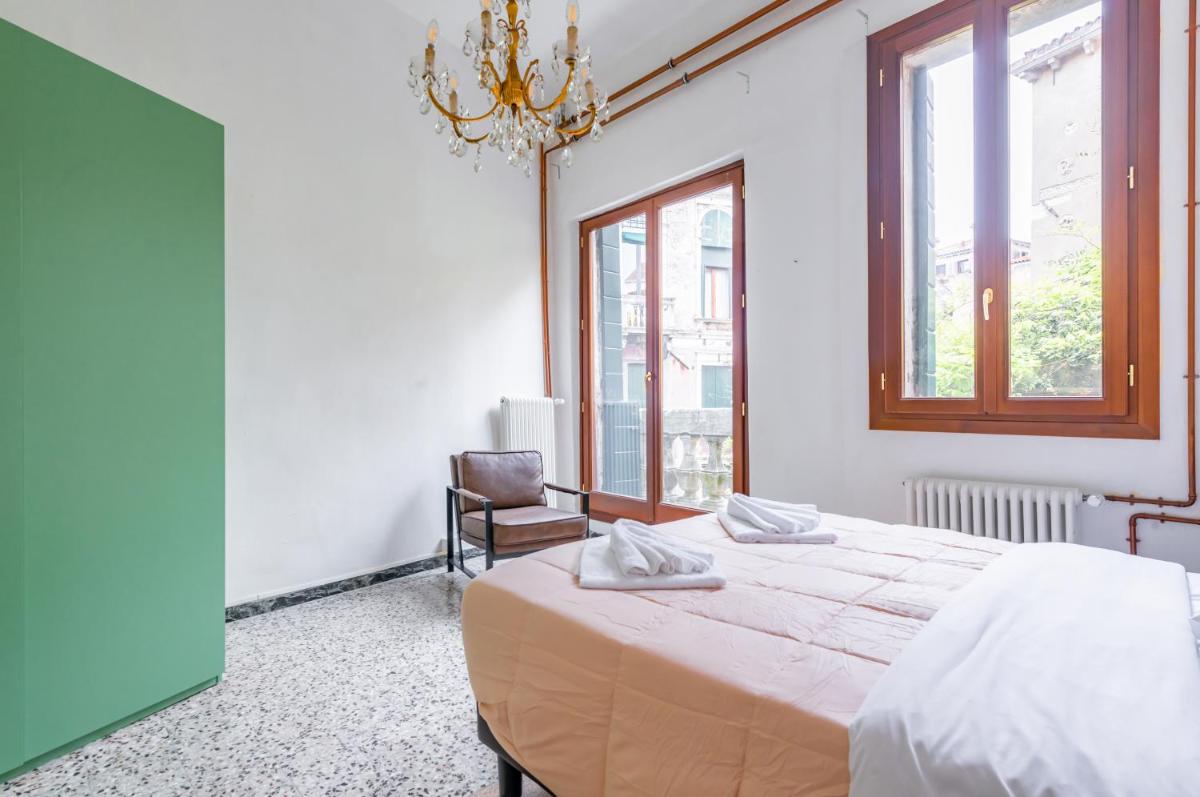 Cannaregio Romantic View Apartment - image 3