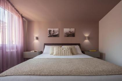 Sant'Aponal Cozy Apartment with Balcony R&R - image 15
