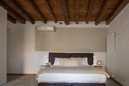 Castello Apartment with Garden R&R - image 11
