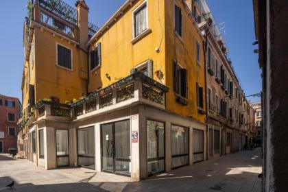 Castello Apartment with Garden R&R - image 23