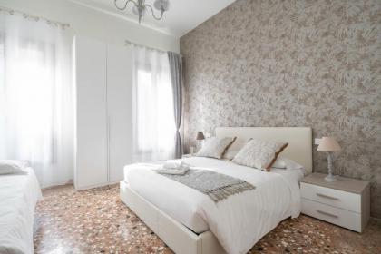 Accademia Charm Apartments by Wonderful Italy - image 14
