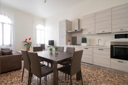 Accademia Charm Apartments by Wonderful Italy - image 8