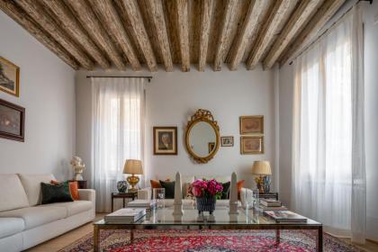 Miracoli Apartment with View on the Canal R&R - image 9