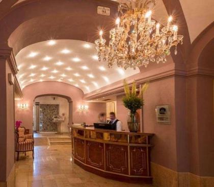 Schlosshotel Römischer Kaiser - image 4