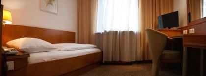 Hotel The Weekend - image 8