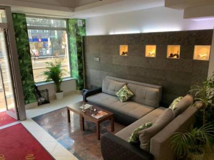 Hotel Attache - image 2
