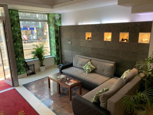Hotel Attache - image 2