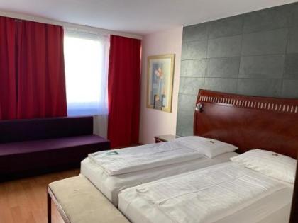 Hotel Attache - image 20