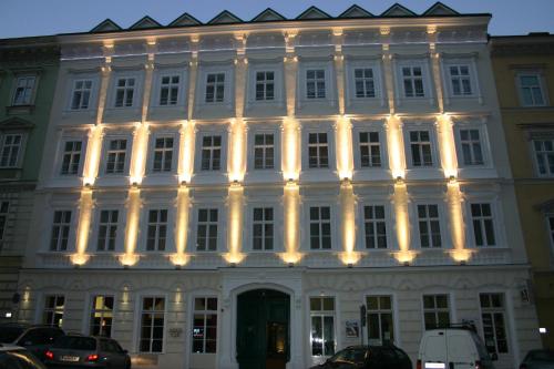 The Levante Rathaus Apartments - main image