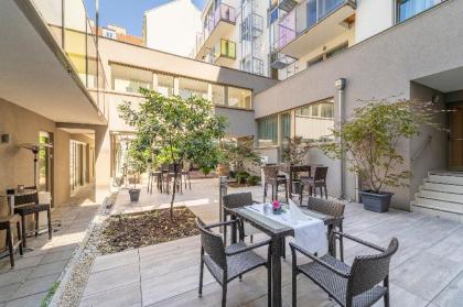 Pakat Suites Hotel - image 1