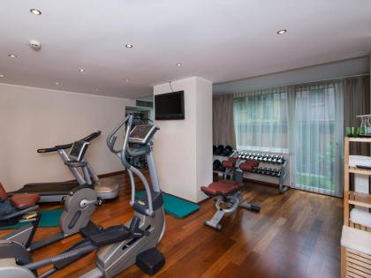 Pakat Suites Hotel - image 10