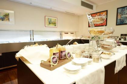 Pakat Suites Hotel - image 5