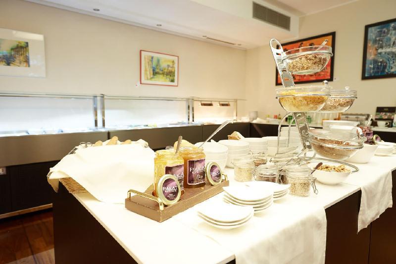 Pakat Suites Hotel - image 5
