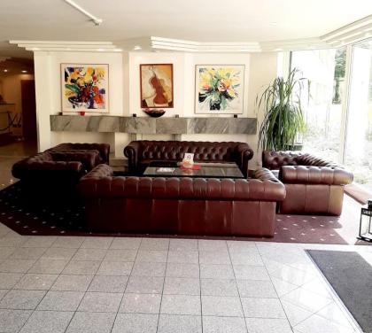 Lenas West Hotel - image 14