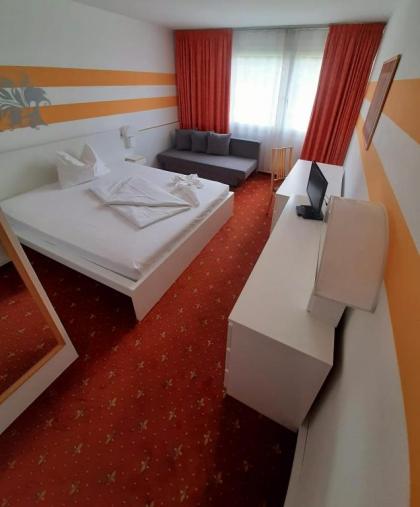 Lenas West Hotel - image 15