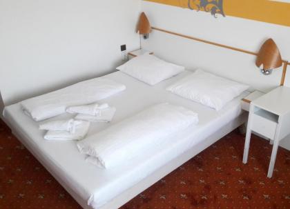 Lenas West Hotel - image 2