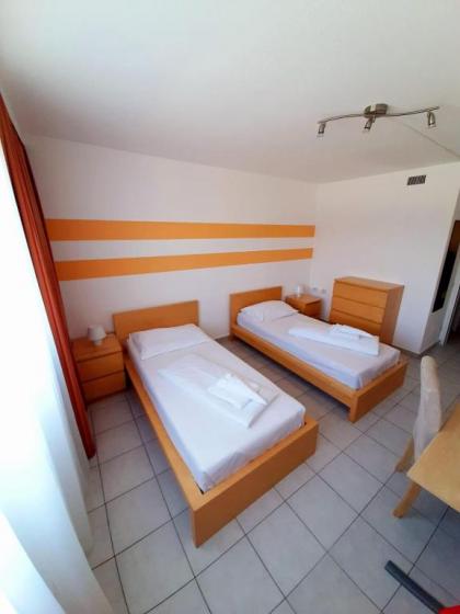Lenas West Hotel - image 5