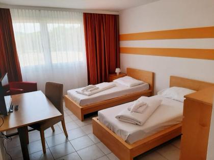 Lenas West Hotel - image 6