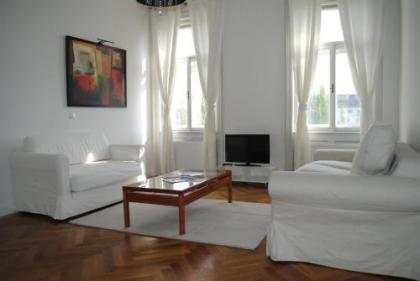 Kunsthaus Apartments - image 1