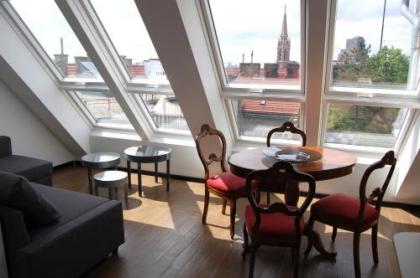 Kunsthaus Apartments - image 2