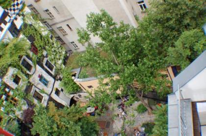 Kunsthaus Apartments - image 3