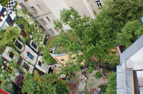 Kunsthaus Apartments - image 3