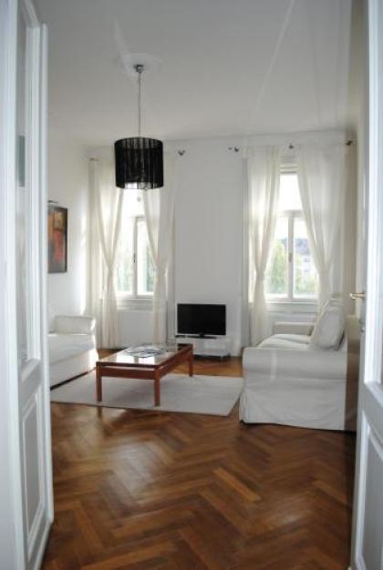 Kunsthaus Apartments - image 6