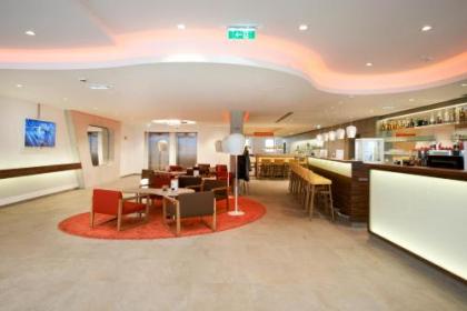Simm's Hotel - image 12
