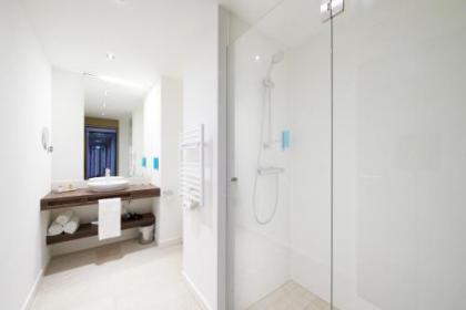Simm's Hotel - image 16