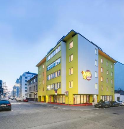 a&t Holiday Hostel - image 3