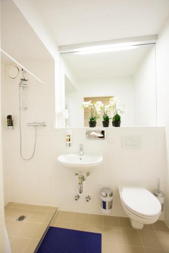 a&t Holiday Hostel - image 5