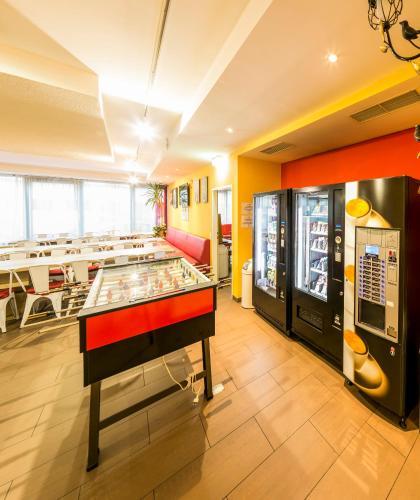 a&t Holiday Hostel - image 8