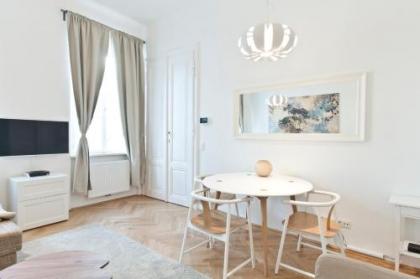 HeyMi Apartments Oper - image 2