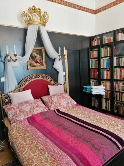 Luxury near Castle - image 13