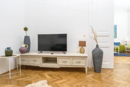 Senator Suite Stephansplatz by welcome2vienna - image 10
