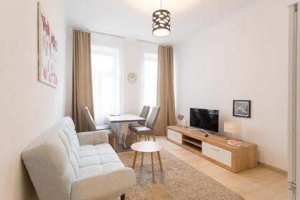 Apartment house in Vienna - image 1