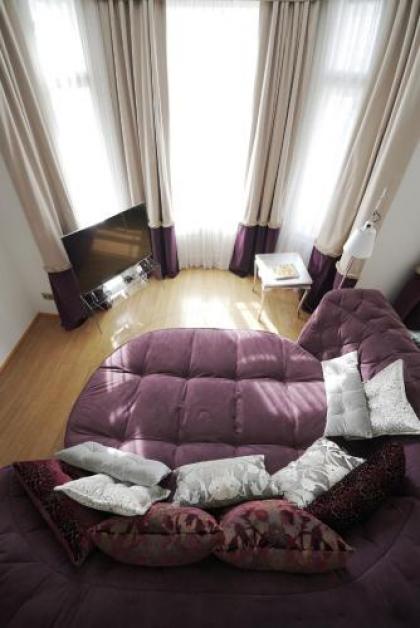 House of Time - Fancy Suites - image 3