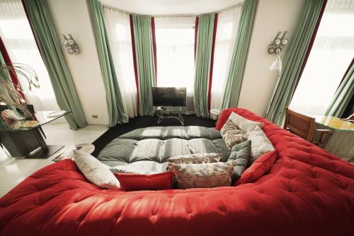 House of Time - Fancy Suites - image 4