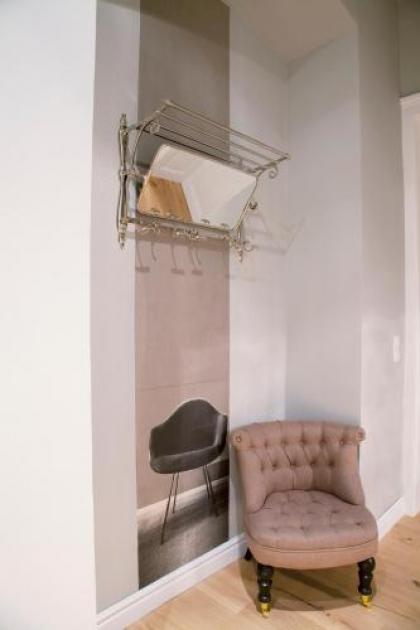 6 Rooms - image 11