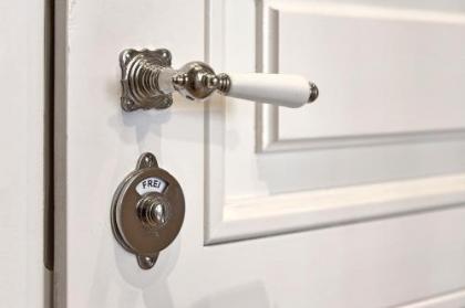 6 Rooms - image 12
