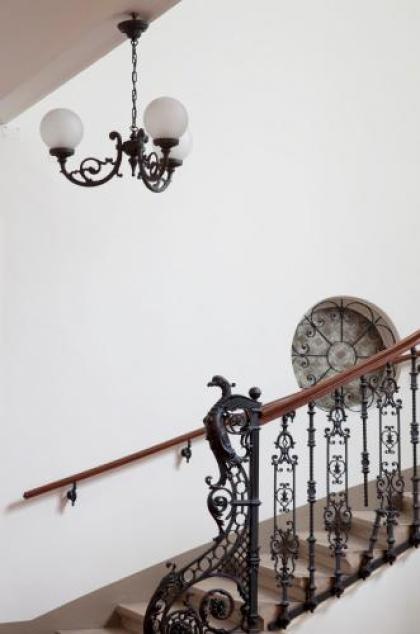 6 Rooms - image 16