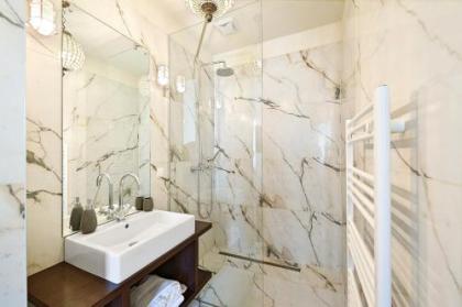 6 Rooms - image 2