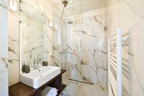 6 Rooms - image 2